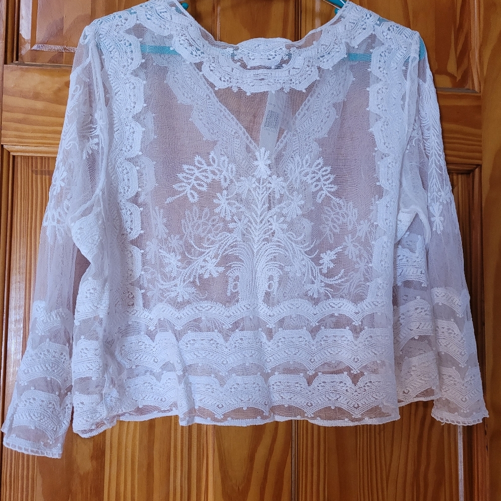 Rabbit Rabbit Rabbit White Lace Shrug - Picture 4 of 4